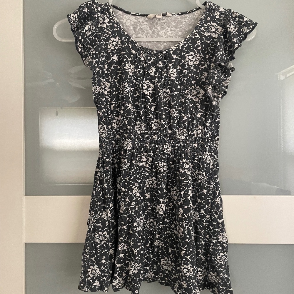 Flutter sleeve top